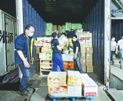 机场货物运输三兄弟：液压秋葵视频在线观看、叉车、堆垛车