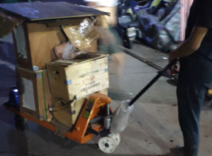 事故案例说明手动液压秋葵视频在线观看搭配托盘的重要性